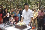 Aamir celebrates Birthday with fans