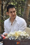 Aamir celebrates Birthday with fans