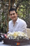 Aamir celebrates Birthday with fans