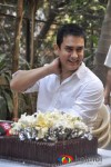 Aamir celebrates Birthday with fans