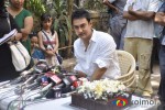 Aamir celebrates Birthday with fans