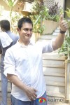 Aamir celebrates Birthday with fans
