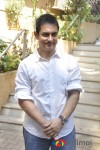 Aamir celebrates Birthday with fans