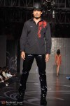 Kangna Ranaut Walks The Ramp For Azeem Khan