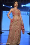 Kangna Ranaut Walks The Ramp For Azeem Khan
