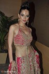 Kangna Ranaut Walks The Ramp For Azeem Khan