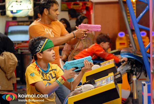Ajay Devgan, Ameya Pandy (Toonpur Ka Superrhero Movie Still)