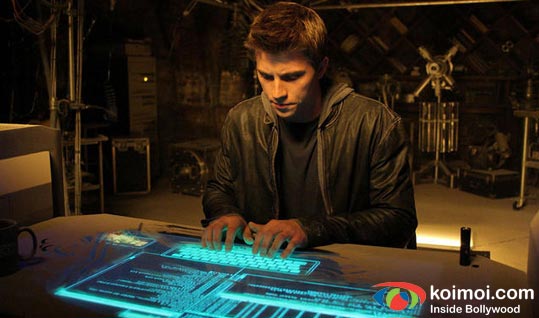 Garrett Hedlund (You Will Meet A Tall Dark Stranger Review)