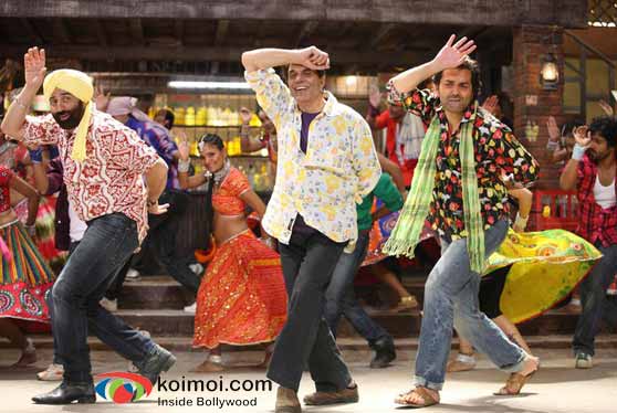 Sunny Deol, Dharmendra, Bobby Deol (Yamla Pagla Deewana Movie Stills)