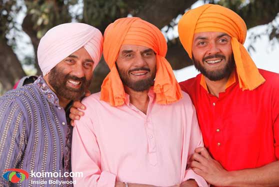 Sunny Deol, Dharmendra, Bobby Deol (Yamla Pagla Deewana Movie Stills)
