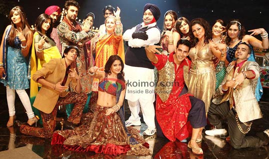 Patiala House Starts Very Slow: Panic In Trade (Patiala House Movie Stills)