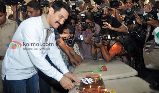 Aamir Khan: I Love The Kela Awards; All Others Are Rubbish & Sold