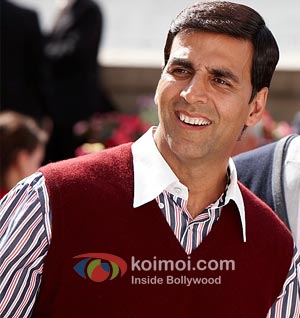 Akshay Kumar Does A SRK; To Shoot At NASA! (Akshay Kumar Housefull Stills)