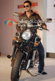 John Abraham's Bike Stunt In Housefull 2!