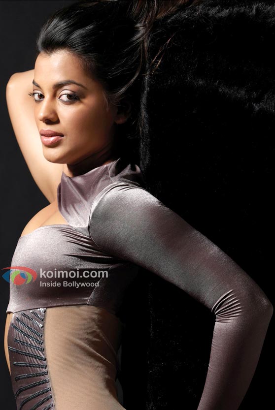 Mugdha Godse Hot Photo (Sexy Siren Mugdha Godse Turns Vegetarian!)
