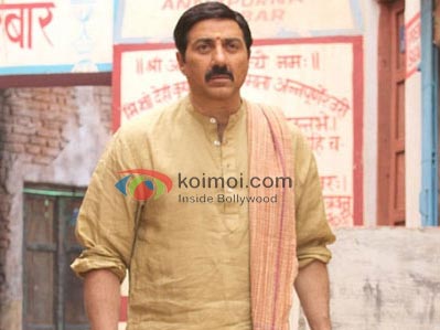 Sunny Deol On The Sets Of Mohalla Assi