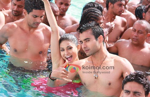 FALTU Review (FALTU Movie Stills)