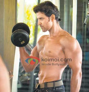 Hrithik Roshan Shows Off His Muscles For Agneepath