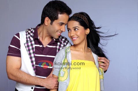 Tusshar Kapoor Does The Hero Act For Amrita Rao (Tusshar Kapoor, Amrita Rao Love You Mr. Kalakaar Movie Stills)