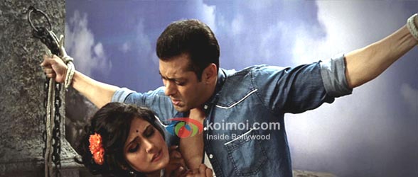 Zarine Khan, Salman Khan Ready Movie Character Dheela Song
