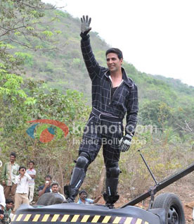  Akshay Kumar’s Parachute Stunt For Housefull 2