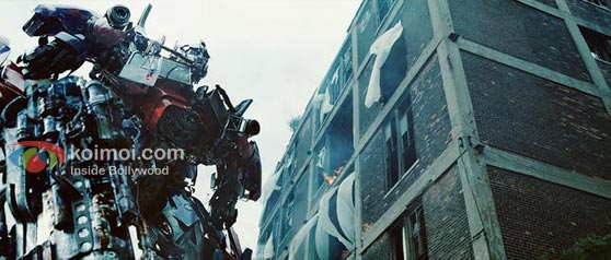 Transformers: Dark Of The Moon Review (Transformers: Dark Of The Moon Movie Stills)