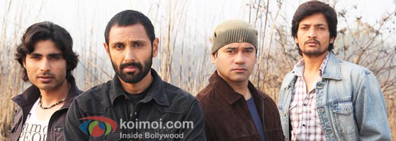Sahi Dhandhe Galat Bande Review (Sahi Dhandhe Galat Bande Movie Stills)