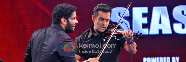 Salman Khan Plays Dharmendra Bodyguard