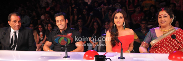 Dharmendra, Salman Khan, Sonali Bendre and Kirron Kher
