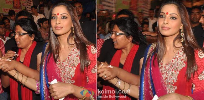 Bipasha Basu At Lalbaugcha Raja Ganpati