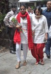 Kajol & Tanuja Bid Farewell To Photographer Gautam Rajadhyaksha