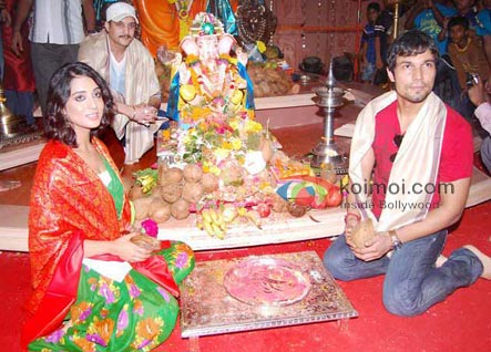 Jimmy Shergill, Mahie Gill & Randeep Hooda At Ganpati Mandal