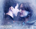 Shahid Kapoor, Sonam Kapoor (Mausam Movie Wallpaper)