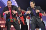 Sanjay Dutt & Salman Khan make an entry on Bigg Boss 5