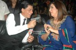 Shah Rukh Khan & Farah Khan share a light moment