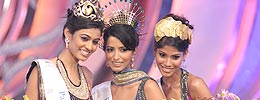 Neha Hinge, Manasvi Mamgai, Nicole Faria At Winners Of Femina Miss India 2010 Finale