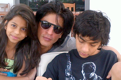 Shah Rukh Khan with childrens Suhana & Aryan