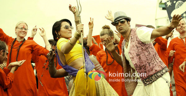 Sonakshi Sinha, Akshay Kumar in Joker
