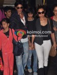 Suhana Khanm, Shah Rukh Khan, Aryan Khan, Gauri Khan Return From Dubai
