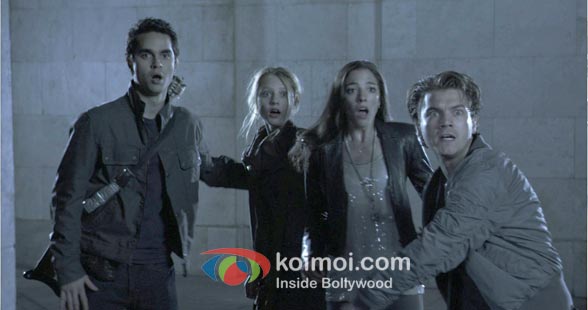 The writers attempt to introduce the element of mystery through aliens that can't be seen falls flat on its face