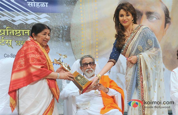Lata Mangeshkar, Balasahb Thackrey, Madhuri Dixit At Dinanath Mangeshkar Awards