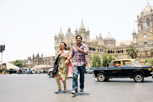 Amy Jackson and Prateik Babbar shooting for Ek Deewana Tha at Chhatrapati Shivaji Terminus Amy Jackson and Prateik Babbar shooting for Ek Deewana Tha at Chhatrapati Shivaji Terminus
