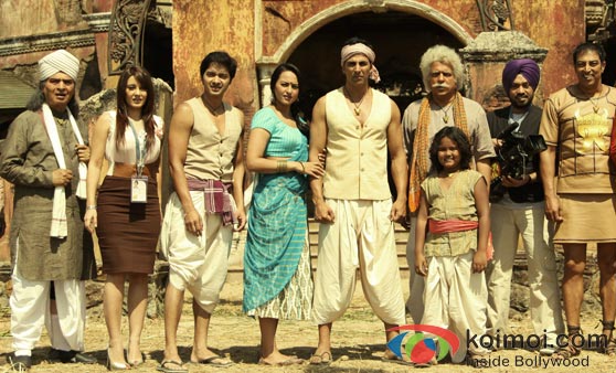 Asrani, Minissha Lamba, Shreyas Talpade, Sonakshi Sinha, Akshay Kumar In Joker Movie Stills