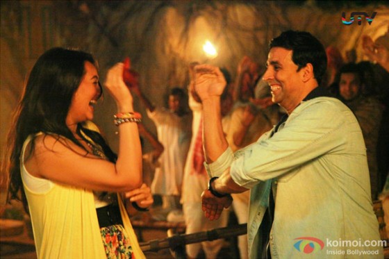 Sonakshi Sinha and Akshay Kumar (Joker Movie Stills)