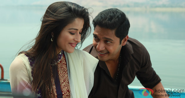 Madhhurima Banerjee and Shreyas Talpade in a still from Kamaal Dhamaal Malamaal Movie