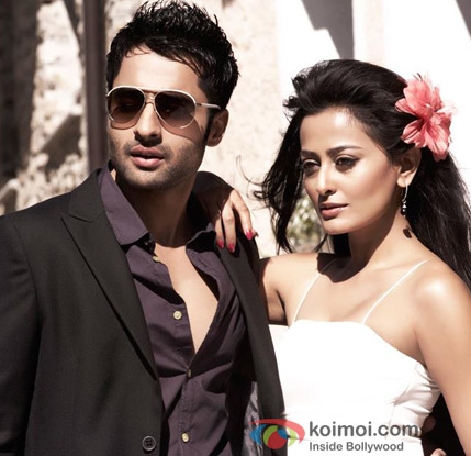 Jackky Bhagnani and Nidhi Subbaiah in a still from Ajab Gazabb Love Movie