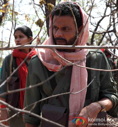 Anjali Patil and Manoj Bajpai in a still from Chakravyuh Movie