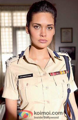 Esha Gupta as a Polic Officer In Chakravyuh Movie
