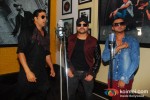 Akshay Kumar, Himesh Reshammiya And Honey Singh Record 'Lonely Remix' Song Pic 1