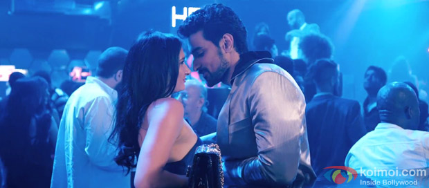Kunal Kapoor in a still from Luv Shuv Tey Chicken Khurana Movie